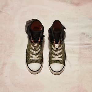 Girls converse